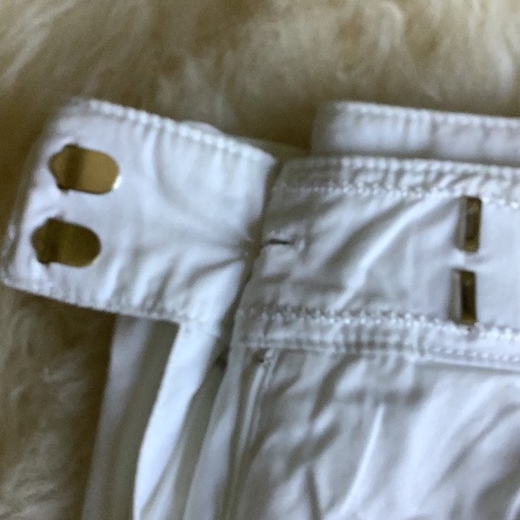 Larry Levine size 10 white capris - Picture 6 of 6